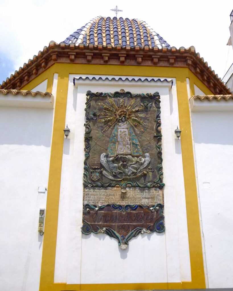 Exterior de la Iglesia de San Jaime y Santa Ana