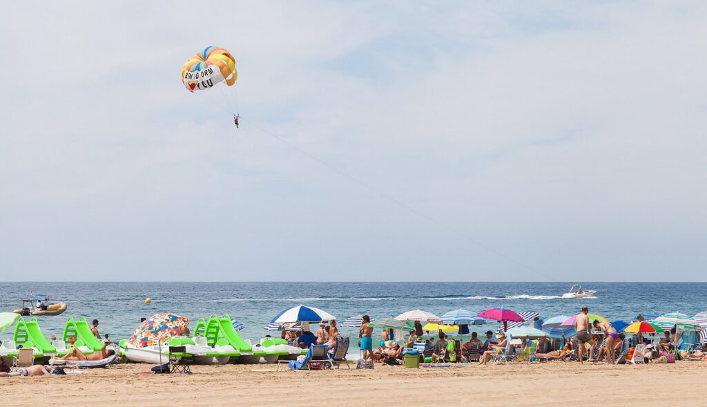 Arena y paseo de la Playa de Levante