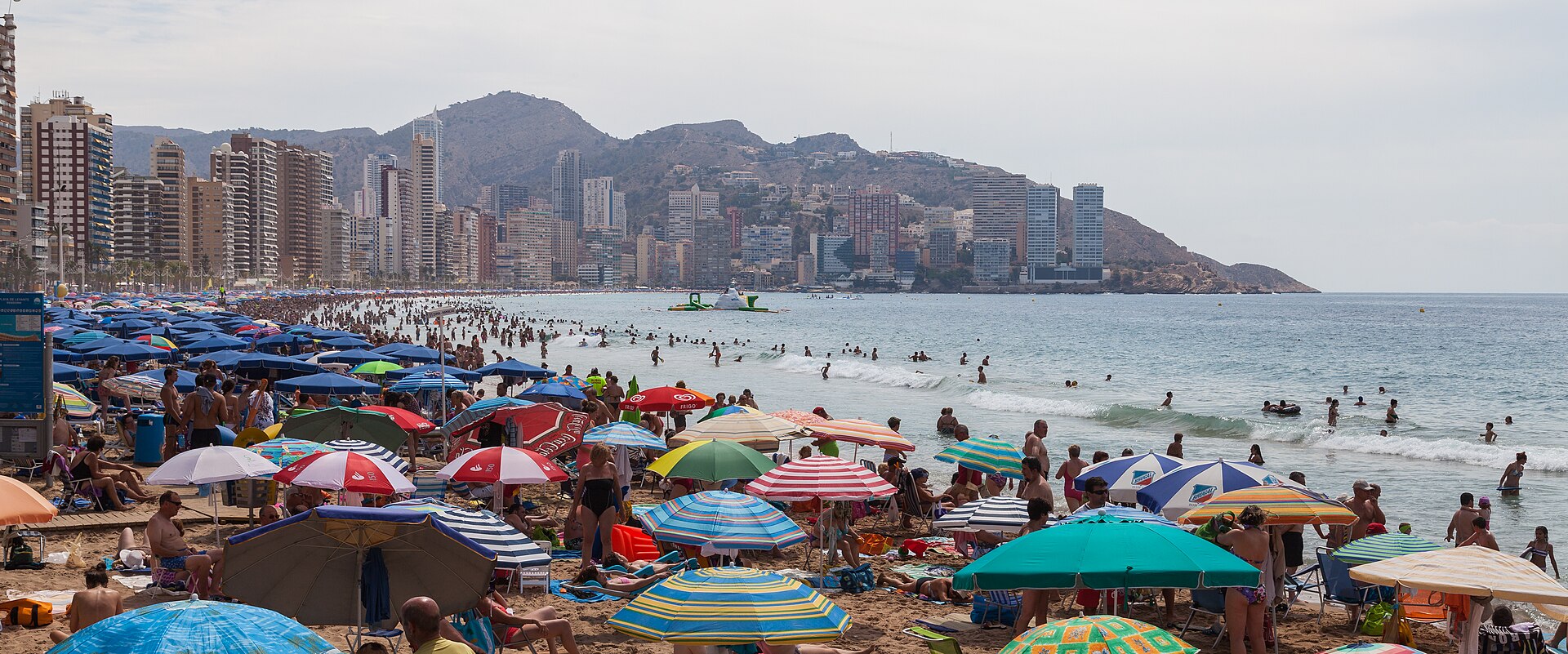 Vista panorámica de la Playa de Levante de Benidorm