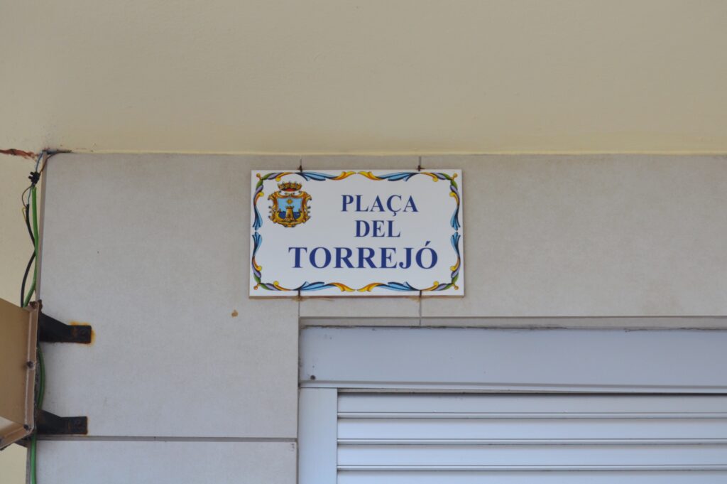 Placa de la Plaza del Torrejó de Benidorm